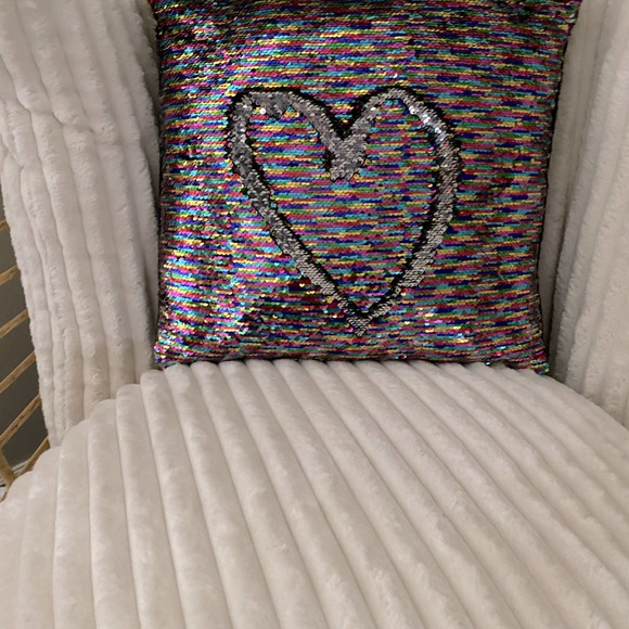 Justice girls Pillow 16x16” multi color - Picture 2 of 2